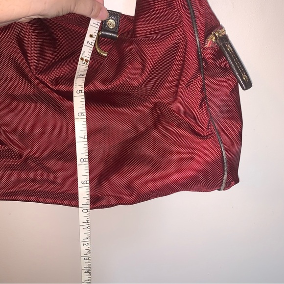 Elegant Red Hobo Bag with Gold Details - Picture 10 of 15